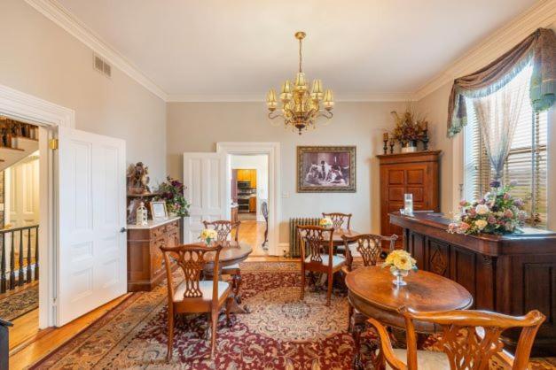 Bed & Breakfast The Londonderry 4*