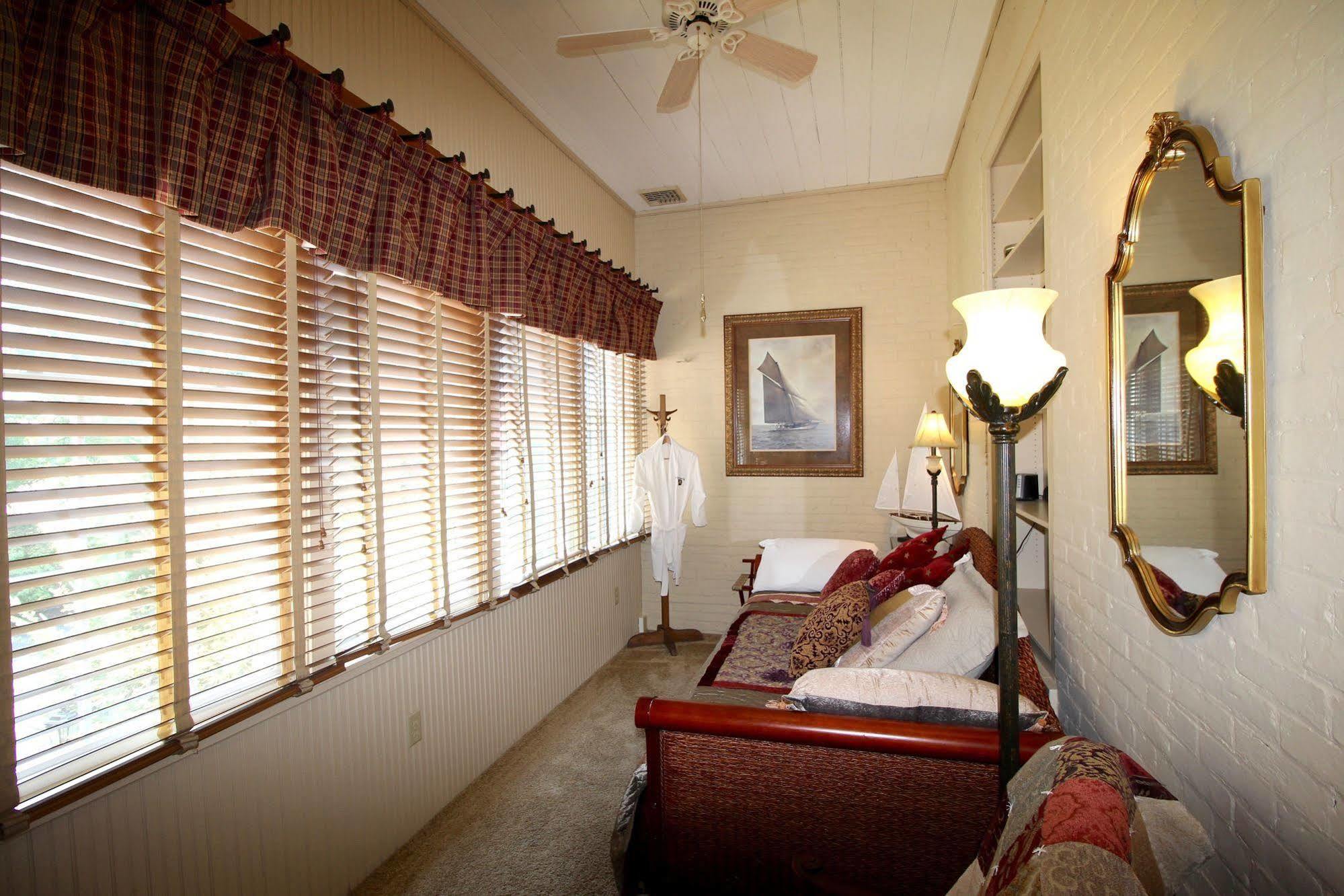 Bed & Breakfast The Londonderry 4*